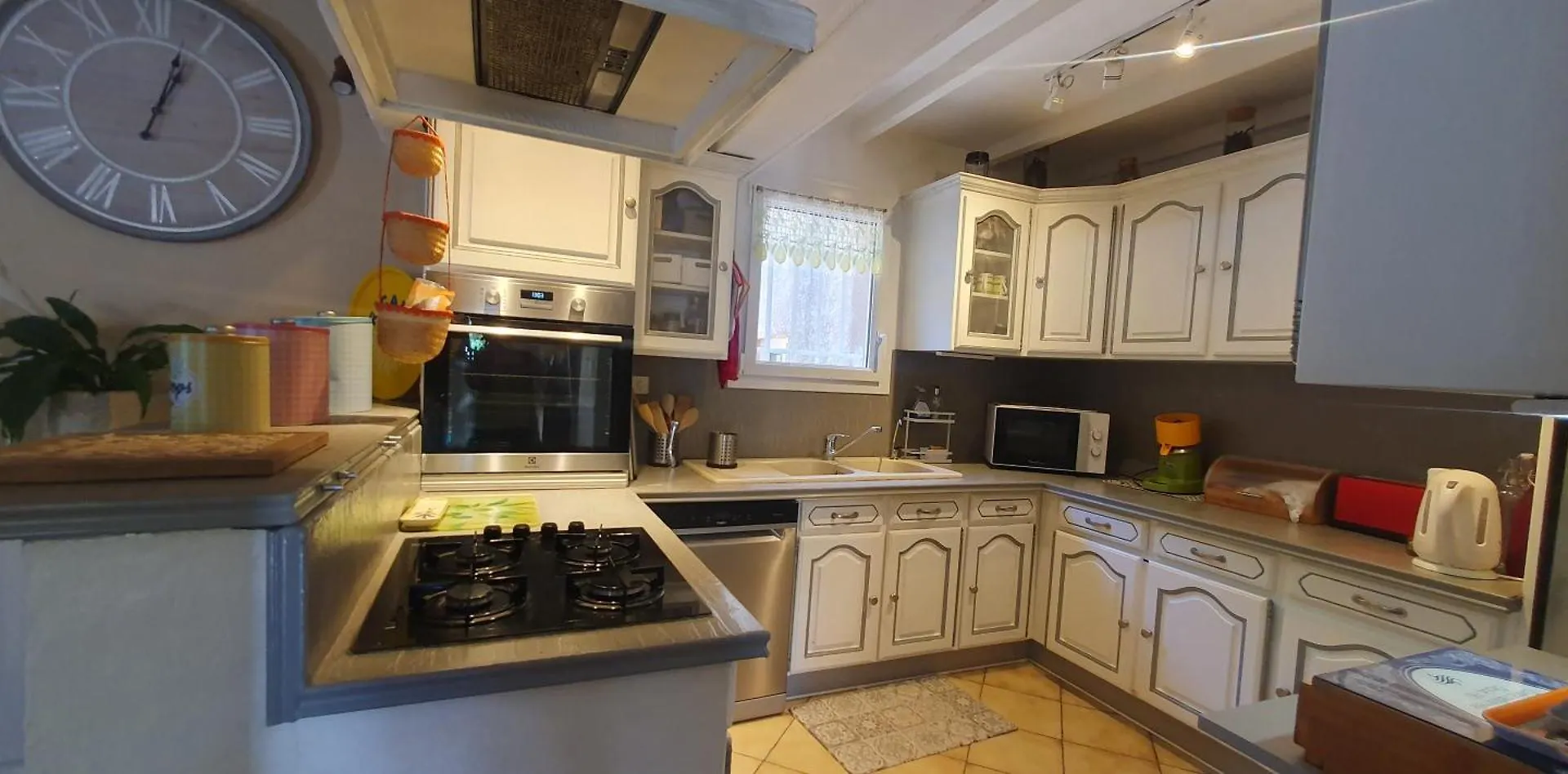 Holiday home Maison Familiale Avec Piscine Et Boulodrome Dans Le Luberon Caseneuve
