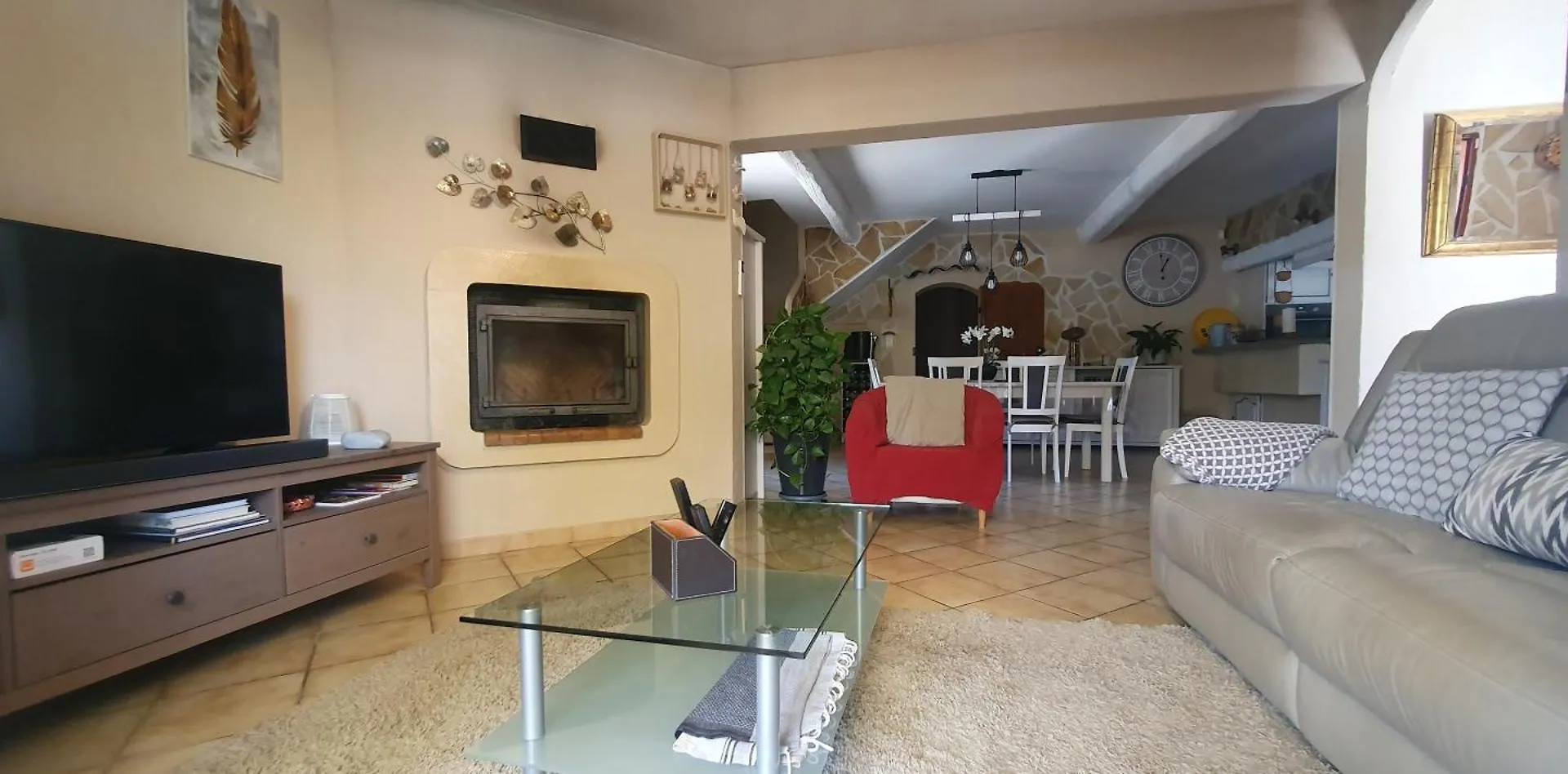 Holiday home Maison Familiale Avec Piscine Et Boulodrome Dans Le Luberon Caseneuve France