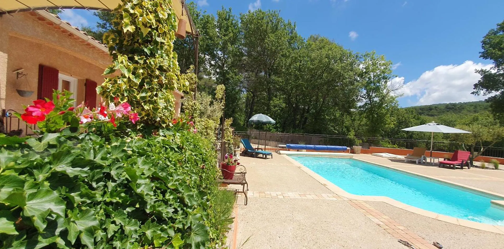 Holiday home Maison Familiale Avec Piscine Et Boulodrome Dans Le Luberon Caseneuve