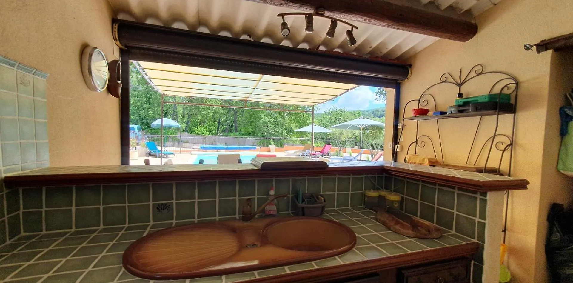Maison Familiale Avec Piscine Et Boulodrome Dans Le Luberon Caseneuve France